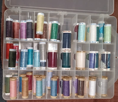 METTLER THREAD MIXED LOT OF 110 SMALL 10 LARGE STILL IN PLASTIC WRAP WITH CASE - Image 1 of 4