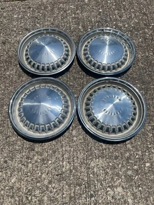Genuine 1969 Chrysler Newport 15 inch hubcaps wheel covers - Imagem 1 de 4