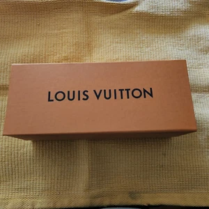 LOUIS VUITTON GESCHENKBOX mit MAGNETKLAPPE - Bild 1 von 4