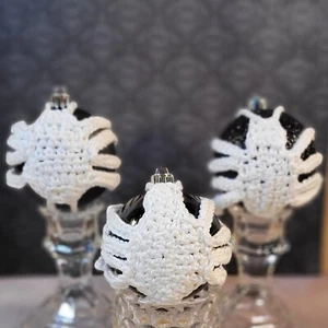 Adornos de Halloween - Envueltos con ganchillo hecho a mano - Arañas en negro - Imagen 1 de 8