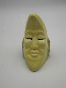 Yellow Crescent Moon Anthropomorphic Salt Or Pepper Shaker - Picture 1 of 6
