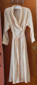 VICTORIA'S SECRET YELLOW BROCADE WOMEN'S BATHROBE M/L SIDE BUTTOM LONG SLEEVES - Picture 1 of 6