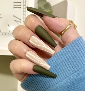 Green Stripes Press On Falsche Nägel | Wiederverwendbar 20P Set | Premium Nail Glam - Bild 1 von 1