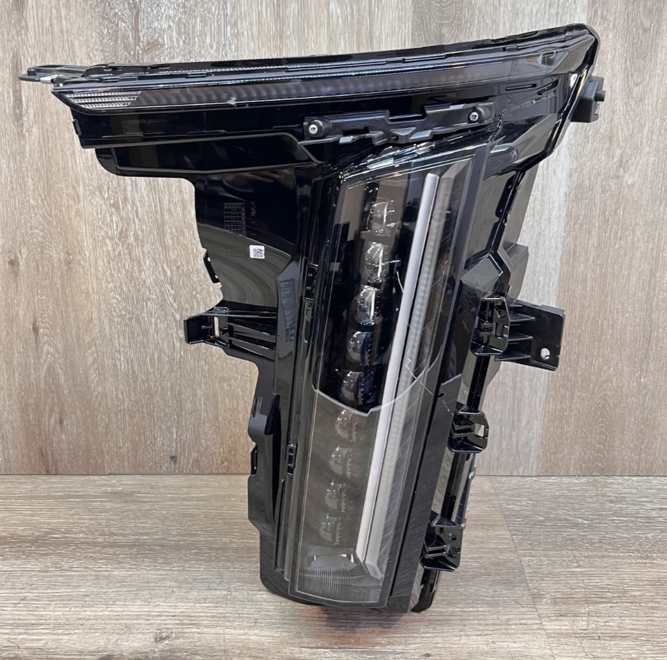 Conjunto de faros eléctricos Cadillac Lyriq 2025 LH pieza OEM # 85778092 Foto 1 de 4