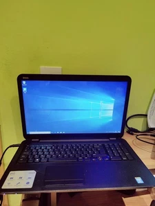 Dell Inspiron 17-3721 Intel Pentium 2721U 1,9 Ghz 4 GB Ram 500 GB HDD non testato - Foto 1 di 9