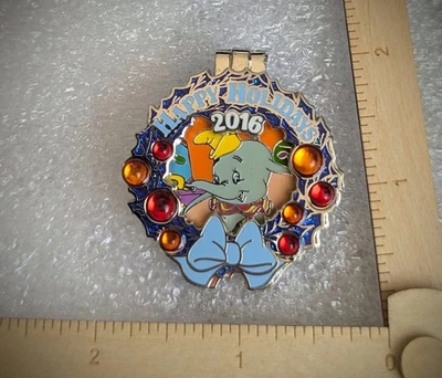 Disney Dumbo Holiday Wreath Resort Collection 2016 Disneyland Hotel Pin & Freebie Foto 1 de 4