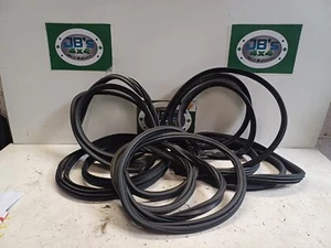 Range Rover Sport Set Mit 5 Gummi Tür Dichtung 2010 - Picture 1 of 8