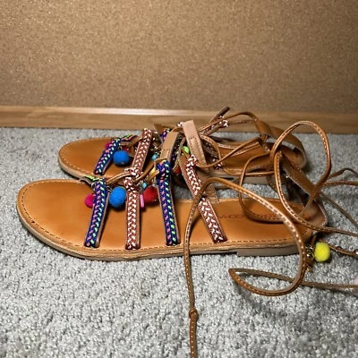 Sandalia Gladiador Big Buddha Pom Con Cordones Cuentas Mujer Talla 7 Plana Zapato de Verano Foto 1 de 4