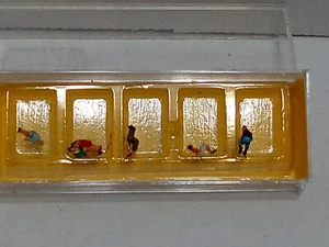 Preiser 8521 Z scale Hand Painted Passenger Seated Figures Vintage N.O.S 88251 - Picture 1 of 6