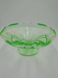 Pedestal Glass Fruit Bowl Green Compote Vintage Mid Century Dish Decorative - Picture 1 of 9