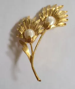 Vintage signed Trifari Gold Tone Double Thistle Flower w/ faux Pearls Pin Brooch - Picture 1 of 4