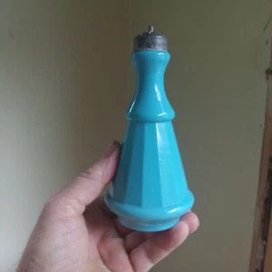 1870er BLAUER OPAL MILCHGLAS PFEFFER GEWÜRZSTREUER FLASCHE MUNDGEBLASEN MIT DECKEL - Bild 1 von 6