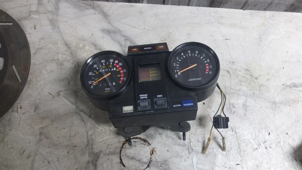 82 Yamaha XJ1100 XJ 1100 Medidores Máximos Medidores Velocímetro Velocímetro Velocímetro Velocímetro Foto 1 de 4