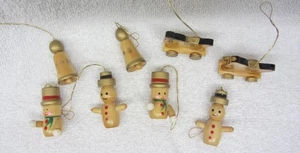 8 Vintage Holz Schneemänner Glocken ziehen Pferd Weihnachten 1,5" Holz Ornamente Natur - Bild 1 von 3