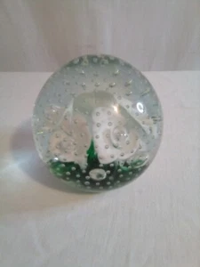 Art Glass Clear Paperweight With Flowers and Controlled Bubbles .. Beautiful - Picture 1 of 11