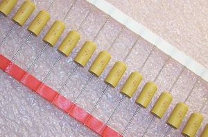 QTY (10) 180uf 6V 10% BULLET AXIAL TANTALUM CAPACITORS 173D187X9006Y SPRAGUE - Picture 1 of 2