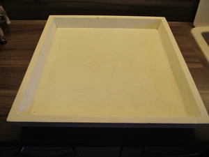Altes quadratisches Tablett aus Holz in weiß - Bild 1 von 10