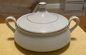 Crown Victoria EMPRESS Covered Vegetable Bowl - Picture 1 of 4