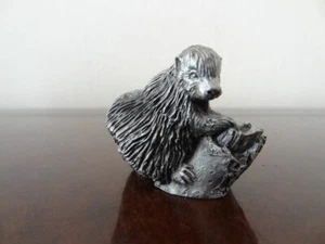 Estatuilla vintage de peltre Mini "EL PUERCOESPÍN" de Jane Lunger 1981 1 1/2 puls. - Imagen 1 de 4