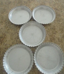 Vintage 5 Wear Ever Fluted Pie Plates Pan 10 x 1 3/4 2865 USA Metal Aluminum - Picture 1 of 4