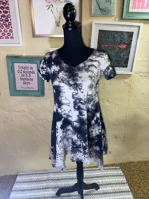 Camiseta feminina Vocal desgastada, cravejada e tingida (tamanho pequeno) - Imagem 1 de 4