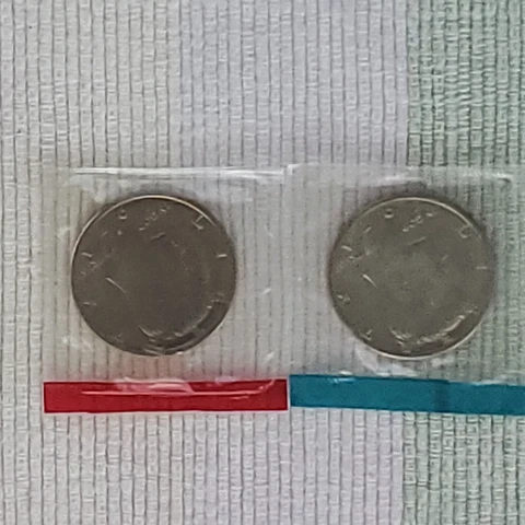 1971 P & D Kennedy Half dollar in US Mint Cello 2 Coin Set Cover