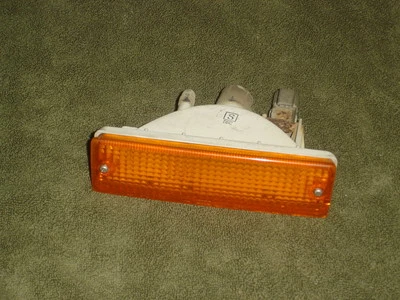 86 87 88 Nissan Stanza Van lado del conductor ámbar fabricante luz (puede adaptarse a otros) Foto 1 de 2