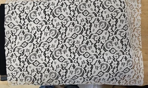 Encaje sintético vintage/antiguo, blanco, 40" X 42 L. (2 piezas) - Imagen 1 de 2