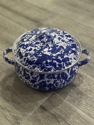 Golden Rabbit Blue & White Enamelware Quart Stock Pot With Lid - Image 1 of 4