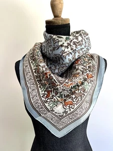 Carré / foulard Hermès 90cm Chasse en Inde en soie fond bleu clair - Imagen 1 de 10