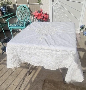 Williams Sonoma weiß bestickt 60" Quadratische Tischdecke Blumen Frühling Sommer - Bild 1 von 9