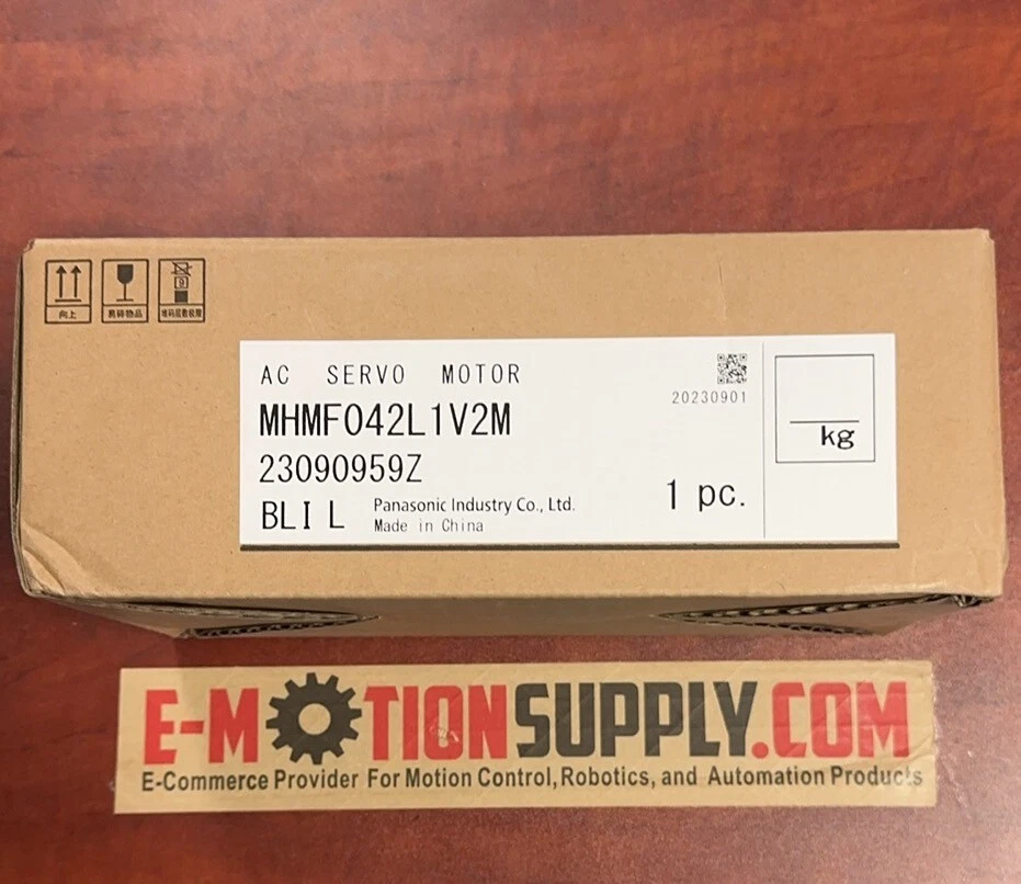 Panasonic:AC Servo Motor,400W,200V,23bits absolute encoder,MHMF042L1V2M - Image 1 of 1