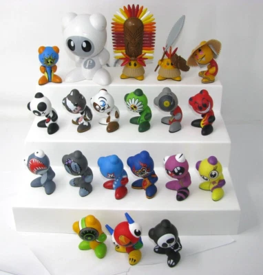 Lote 19 2007 Radica U.B. Estación de Acoplamiento Funkeys Huesos Arañazos Singe Piña Foto 1 de 3