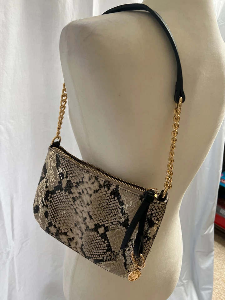 Bandolera Ann Klein con cadena dorada patrón pitón imitación cuero talla mini Foto 1 de 4