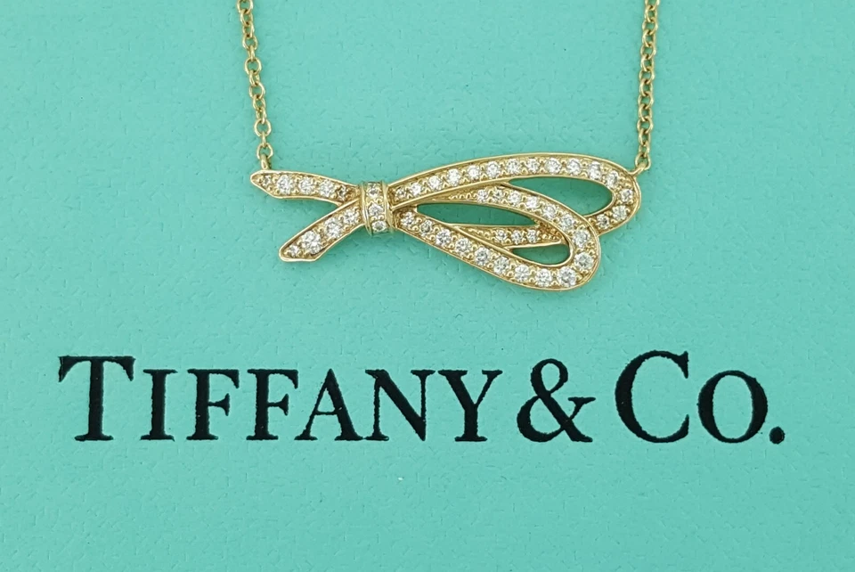 Collar colgante de diamantes con cinta de arco de 0,39 quilates de oro rosa de 18 quilates de 16" de Tiffany & Co Foto 1 de 4