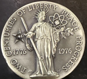 Two Centuries Of Liberty Peace Progress 1776-1976 Longines Symphonette Vtg Coin - Picture 1 of 5