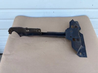 Soporte de montaje de pestillo de capó Ford F600 F500 1967-1979 67-72 73-79 F-600 Foto 1 de 4