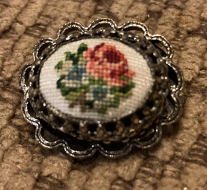 Vintage Needlepoint PIN Little Only 1 Inch Flower Colorful Nice Frame Jewelry - Picture 1 of 2