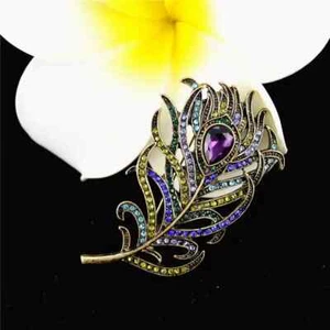 Impresionante broche de pluma de pavo real multicolor de cristal con cierre estilo pasador de seguridad - Imagen 1 de 4