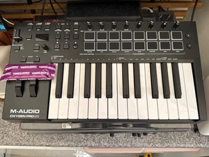 M-Audio Oxygen Pro 25 Powerful 25-key USB Powered MIDI Controller - Boxed - Picture 1 of 2