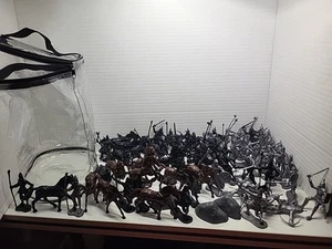 Ritter in Rüstung und Pferde Kunststoff 78 Teile mit Reißverschlussbeutel - Bild 1 von 10
