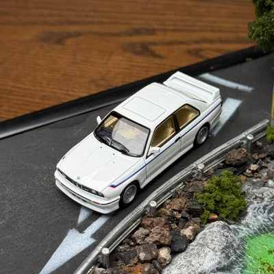 1:64 BMW M3 E30 White Alloy Diecast Model Car Limited Edition Collectible - Image 1 of 4