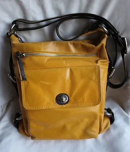 Bolso de Hombro Nino Bossi Multi Bolsillo Cuero Amarillo Mostaza con Borde Marrón - Imagen 1 de 24