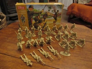Airfix 1/32 Scale Plastic Soldiers WWII Japanese Infantry - Picture 1 of 5