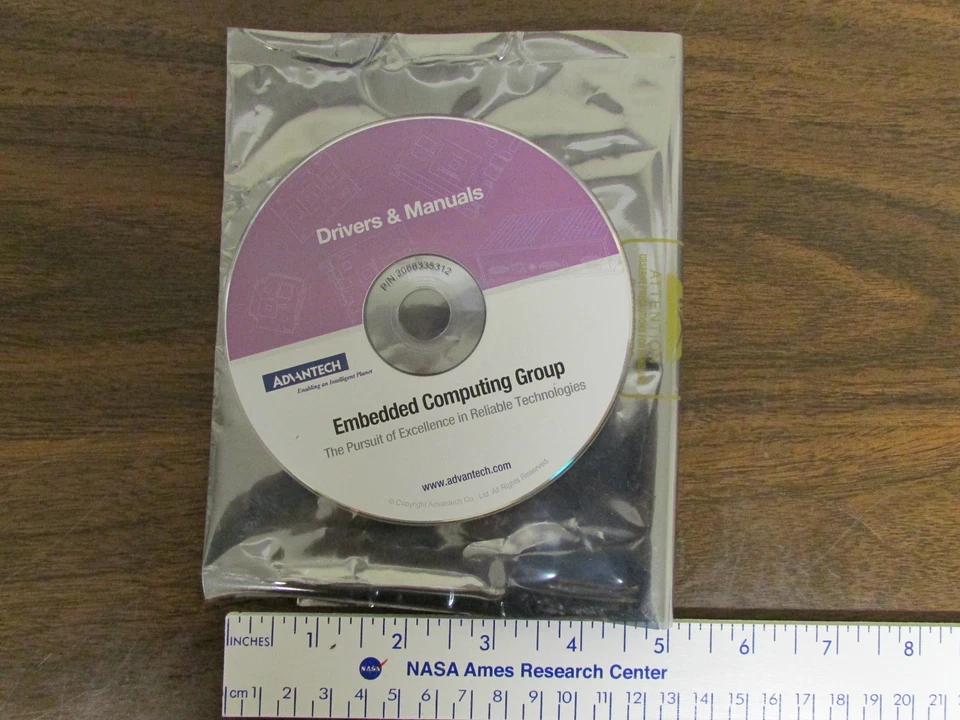 CD-ROM controladores y manuales Advantech Embedded Computing Group p/n 2066335312 Foto 1 de 1