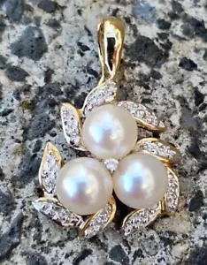 14K 585 Yellow Gold 3 Pearl 6mm Pendant with a Small Teeny Diamonds 25mm long - Picture 1 of 7