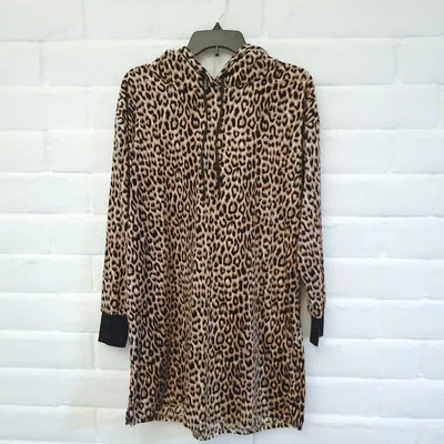 Acogedor pijama suave con capucha y estampado de leopardo mediano Betsey Johnson para mujer ropa de salón  Foto 1 de 4