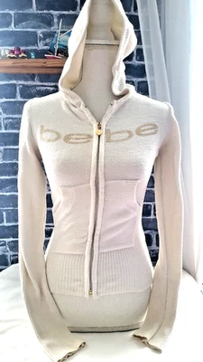 MOLETOM COM CAPUZ FEMININO BEBE Y2K COM ZÍPER ELÁSTICO LOGOTIPO JOIAS MALHA COM NERVURAS - Imagem 1 de 4