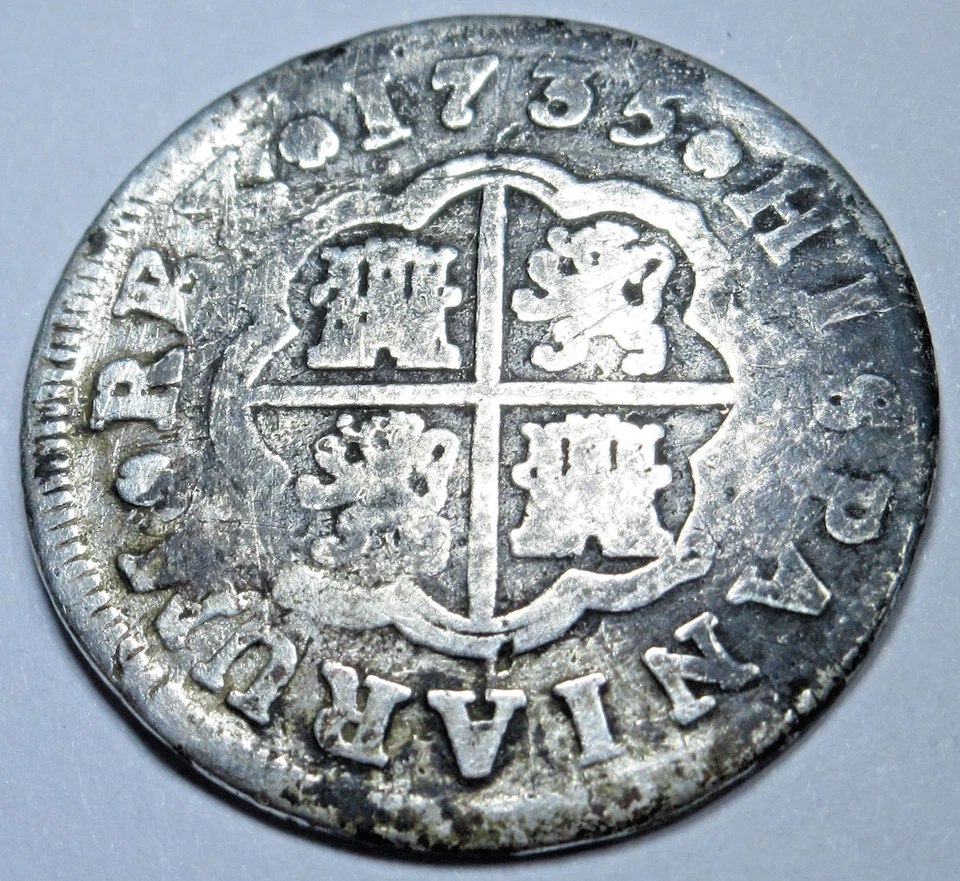 Подлинная испанская серебряная монета 1 реал 1735 г. с колониальным крестом 1700-е пиратские сокровища - Изображение 1 из 2