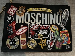 Bolso de Cuero Moschino Hell On Wheels Vintage Parches Usado en Excelente Condición Hecho en Italia - Imagen 1 de 3